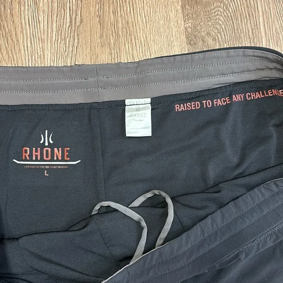 RHONE Men’s shorts. Size L. - Picture 3 of 10